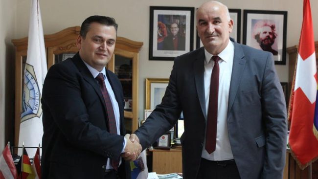 Kreu i Vitisë Sokol Haliti priti në takim zëvendësministrin e Punëve të Jashtme, Besnik Hotin