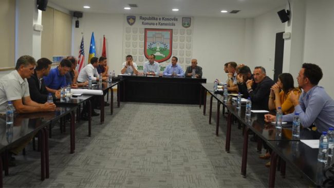 Kryetari Kastrati dhe u.d ministri Matoshi takohen me Task forcën “Ta pastrojmë Kamenicën”