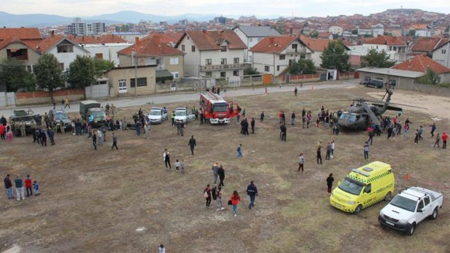KFOR-i amerikan ekspozon para gjilanasve makinerinë ushtarake