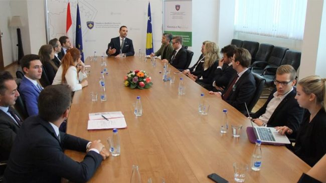 Ministri Lluka njofton parlamentarët austriakë me zhvillimet ekonomike në vend