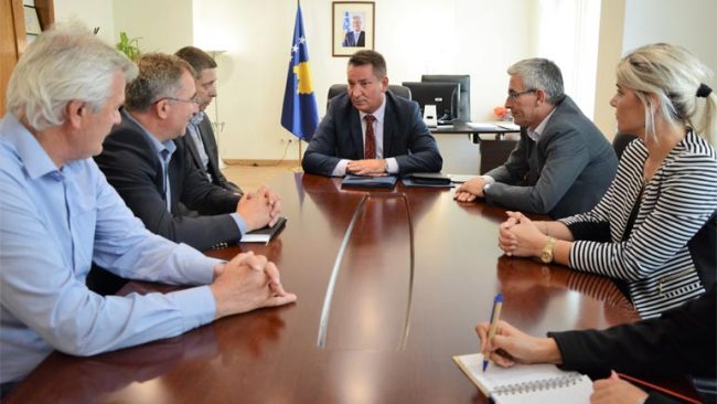 Ministri Lekaj përshpejton projektet e BERZH-it për Ferizajn, Gjilanin dhe Prizrenin
