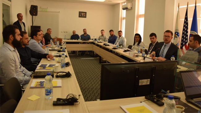 Prodhuesit kosovarë informohen lidhur me procedurat e eksportimit pa doganë në SHBA
