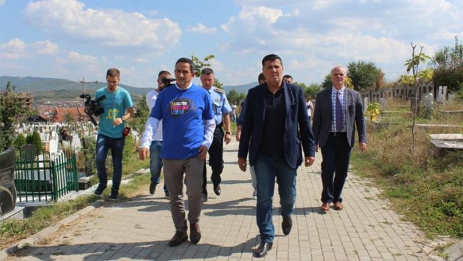 Haziri dhe Matoshi vizitojnë ekipe të ndryshme gjatë pastrimit në Gjilan