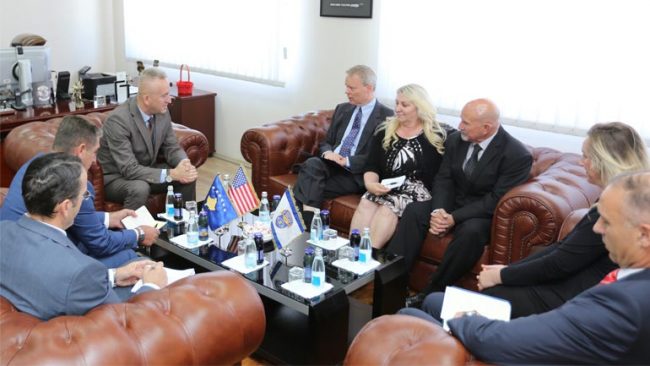 Drejtori i Përgjithshëm i PK-së, Rashit Qalaj priti në takim ambasadorin amerikan Greg Delawie