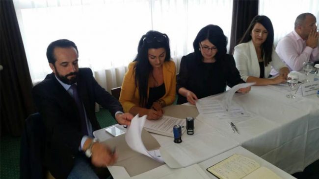 Qendra Rinore nënshkruan memorandum bashkëfinancimi me të cilën pritën të punësohen disa të rinj vitias