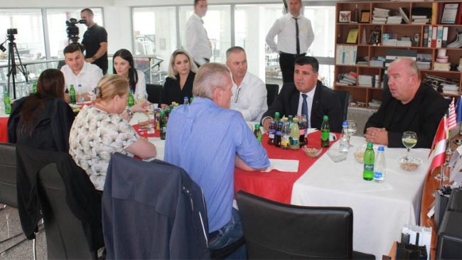 Pronari i gjigantit botëror Profine paralajmëron investime të reja në Gjilan dhe Kosovë