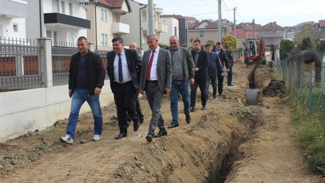 Haziri: Nuk do të mbetet rrugë pa u asfaltuar, nuk ka me pasë më lloç e vada