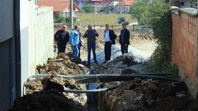 Ismajli: Mbi 200 mijë euro po investohen në ndërtimin e shtatë rrugëve në lagjen “Arbëria”