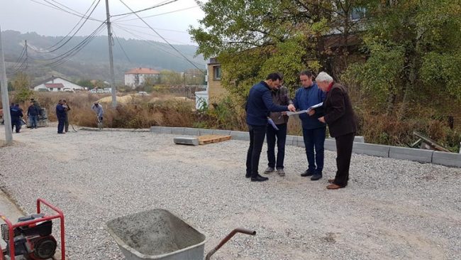 Kamenicë: Nis implementimi i projektit për asfaltimin e rrugës te palestra sportive