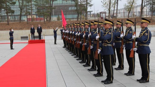 Ministri i FSK-së priti në vizitë ministrin e Mbrojtjes të Malit të Zi