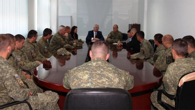 Ministri Berisha takoi pjesëtarët e FSK-së nga radhët e komunitetit serb