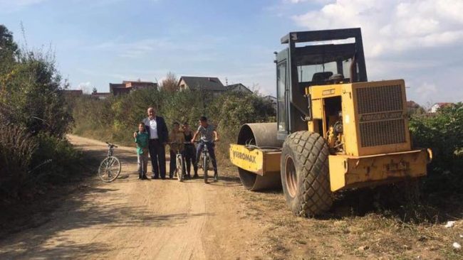 Kreu i Vitisë del në terren për të parë si po realizohen projektet