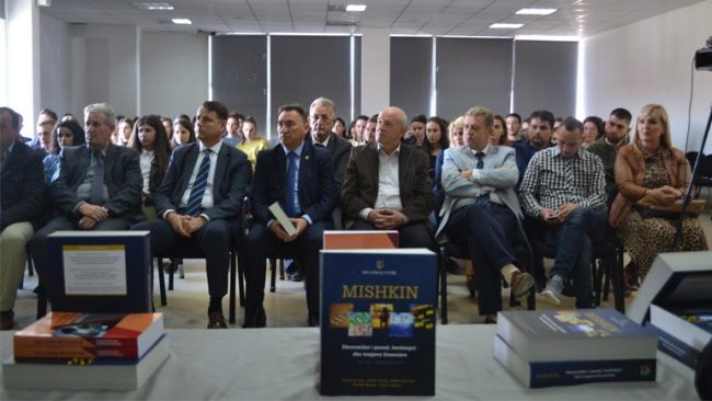 Në UKZ është promovuar libri Ekonomiksi i Parasë, Bankingut dhe Tregjeve Financiare