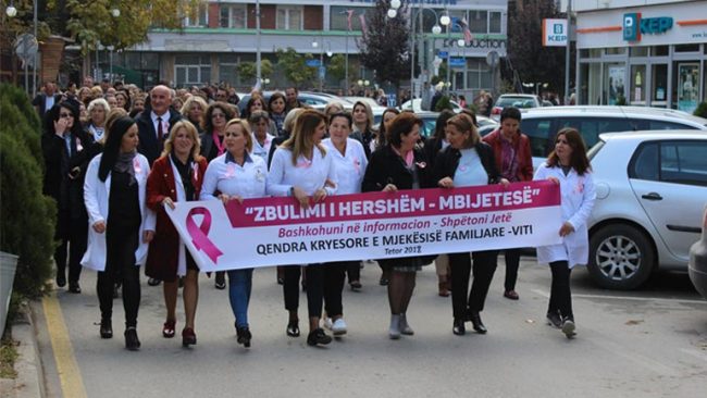 Në Viti u mbajt marshi i vetëdijesimit kundër kancerit të gjirit