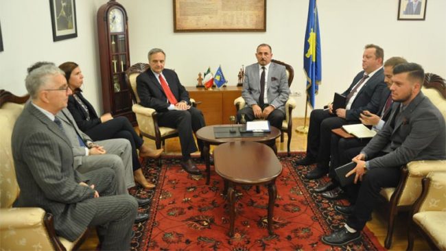 Ministri Ekrem Mustafa takoi ambasadorin italian Piero Cristoforo Sardi