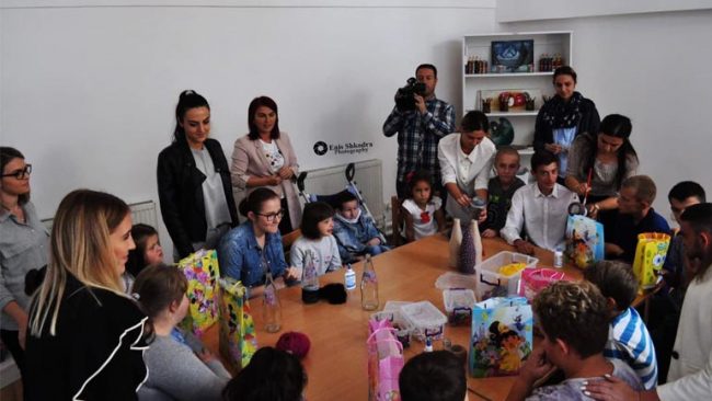 Festivali “N’rrotFest” surprizën fëmijët me nevoja të veçanta