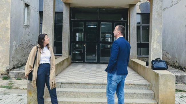 Stufa ndizet vetëm në sallën e arsimtarëve dhe zyrën e drejtorit kurse në klasë jo!