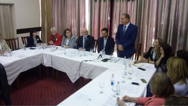 Theksohet nevoja e vazhdimit të programit të infermierëve për vizita shtëpiake për nënat dhe fëmijët