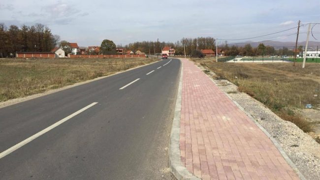Vendosen shenjat sinjalistike në rrugën që lidhë Sadovinën e Jerlive me atë të Çerkezëve