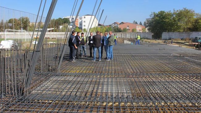 Ismajli: Punimet në rindërtimin e stadiumit po vazhdojnë me dinamikë të madhe