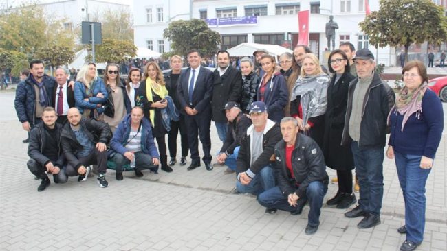 Haziri i uron suksese aktorëve të teatrit të Gjilanit në festivalin ndërkombëtar “Skupi Festival”