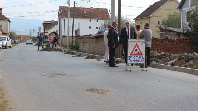 Haliti inspektoi punimet në ndërtimin e trotuarit në Pozheran