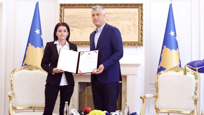 Presidenti ndan titullin “Qytetar i Merituar i Republikës së Kosovës” për Vasfije Krasniqi-Goodman