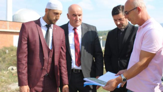 Në Kabash filluan punimet në ndërtimin e rreth 200 vend parkimeve