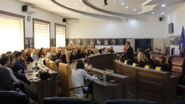 Haziri takon studentët e Universitetit të Zug: Diversiteti etnik dhe fetar për Gjilanin është vlerë