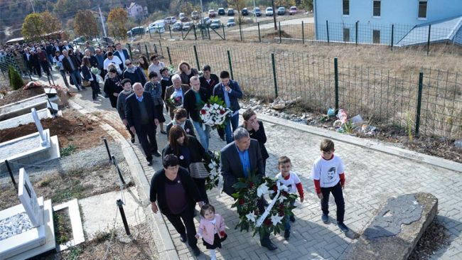 Vetëvendosje: Homazhe tek varri i Astritit
