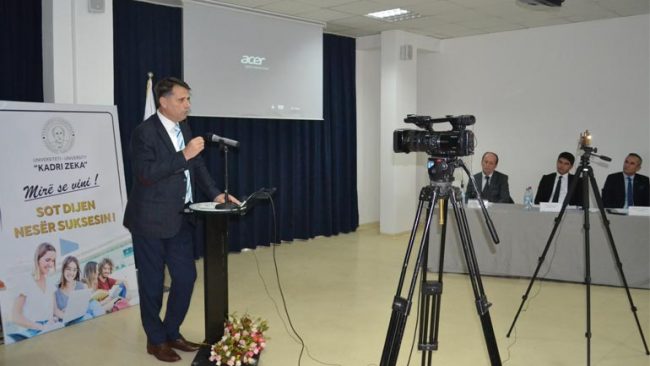 Testi: Rezultate më të mira në mësim, në shkollën me më shumë se një mësues për klasë!