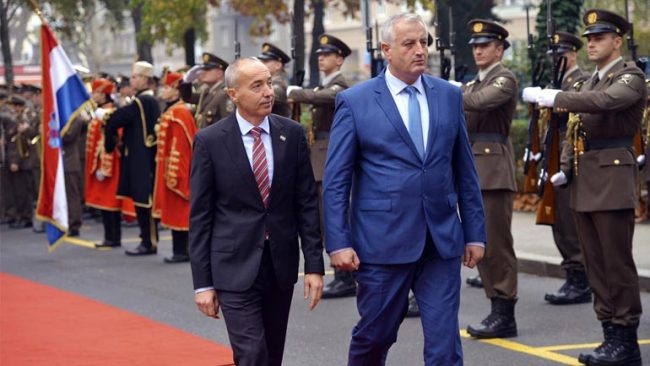 Ministri Berisha u prit me nderime të larta ushtarake në Ministrinë e Mbrojtjes të Kroacisë