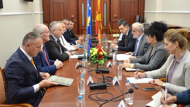 Ministri Rrustem Berisha u prit në Shkup nga Kryetari i Parlamentit të Maqedonisë, Talat Xhaferi