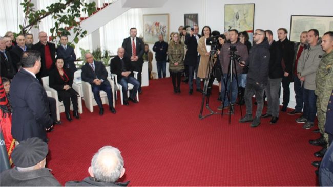 Haziri nderon me mirënjohje personalitete e institucione që janë dalluar në fusha të tyre