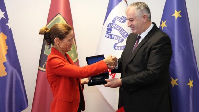 Ministri Berisha priti në takim ambasadoren holandeze Willems