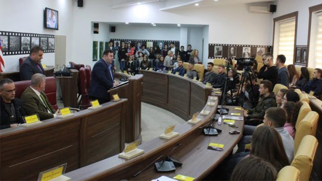 Gjilani organizon kampanjë me të rinjtë kundër trafikimit të qenieve njerëzore