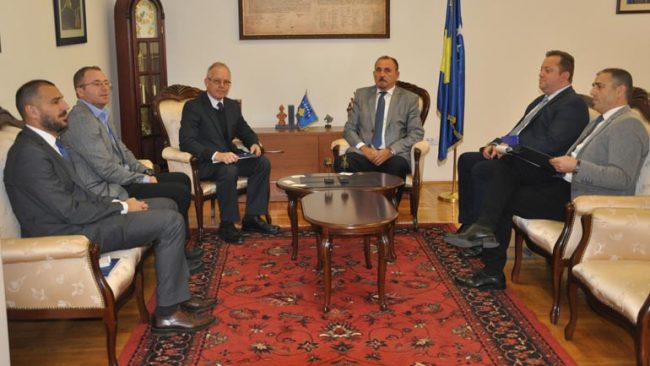 Ministri Mustafa priti në takim ambasadorin e OSBE-së në Kosovë