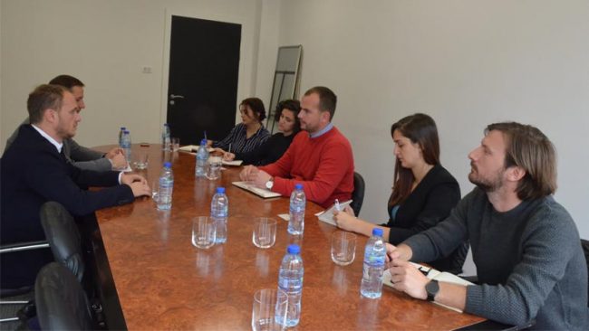 Kastrati pret në takim përfaqësuesit e Fondacionit të Mijëvjeçarit