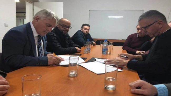 U nënshkrua marrëveshja për udhëheqjen e Këshillit Kombëtar Shqiptar