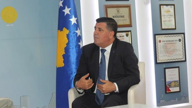 Haziri ngushëllon familjen Shala: Jam i trishtuar që humbëm tre bashkëqytetarë në aksident