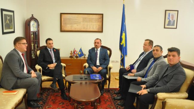 Ministri MPB-së takoi ambasadorin e Mbretërisë së Bashkuar