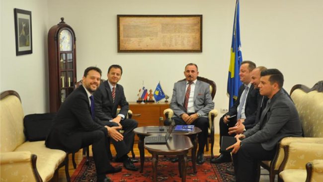 Ministri Mustafa takoi ambasadorin e Sllovenisë në Kosovë