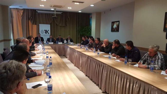 OAK: Qeveria kërcënohet me protestë dhe ndërprerje të punës së bizneseve në rast që nuk hiqen Udhëzimet e dëmshme Administrative