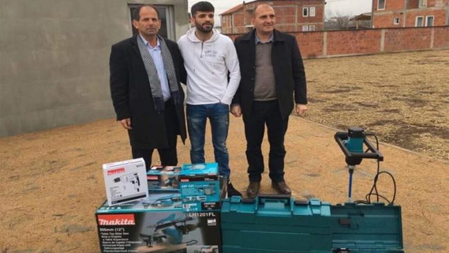 Vitia dhe Fonacioni Kosovë-Luksemburg ndihmojnë dy biznese me pajisje të punës
