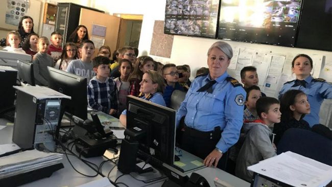 Filloristët dhe arsimtarët e tyre njihen me punën e policisë