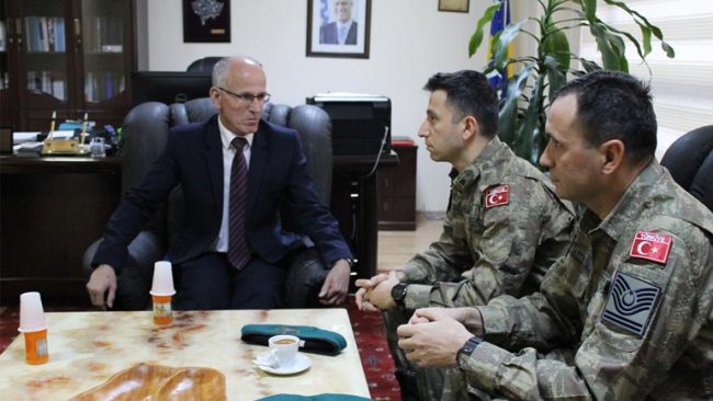 Kryetari Azizi pret në takim Komandatin Albayrak