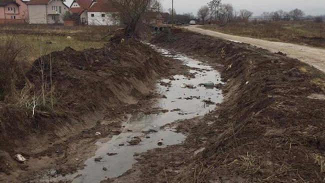 Bëhet pastrimi dhe hapja e një përroske në fshatin Ramjan