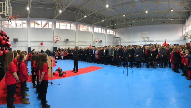 Gjilani përuron sallën e sportit në shkollën “Rexhep Elmazi”
