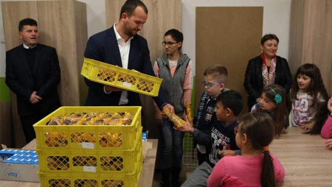 Bëhet shpërndarja e shujtave edhe në shkollën “ Desanka Maksimoviç”