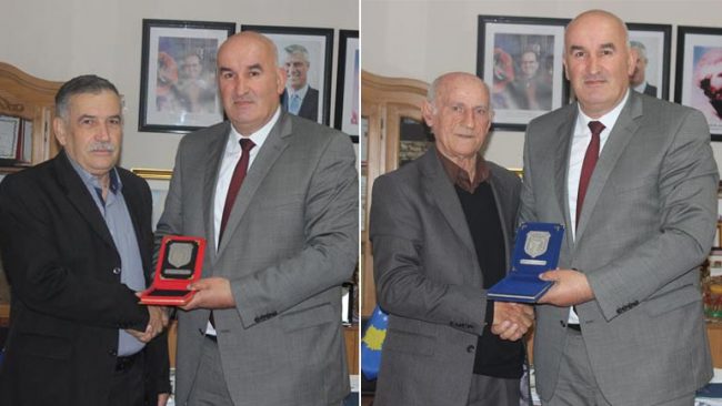 Kryetari Sokol Haliti nderon veteranët e arsimit, Fehmi Ramadani dhe Avdyl Misini